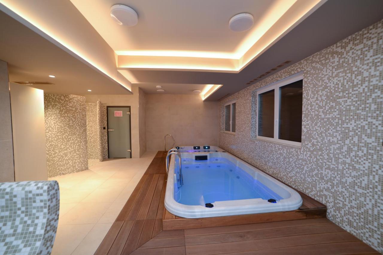 Laguna 43 Z Garazem- *